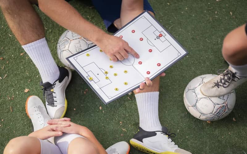 Cik ilgi ilgst futbola spēle?